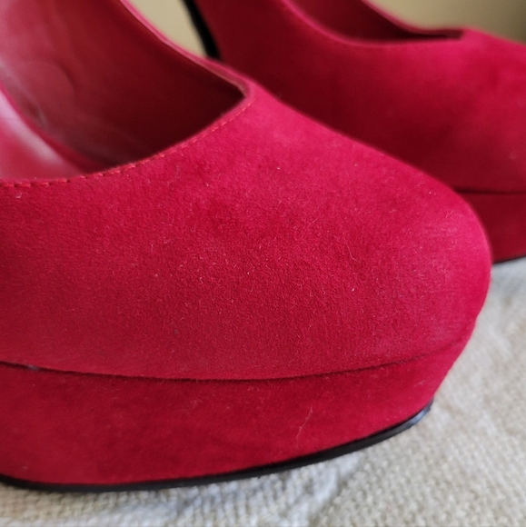 4/$15 SALE My Delicious Shoes Bold Red Women's Heels - Picture 2 of 9